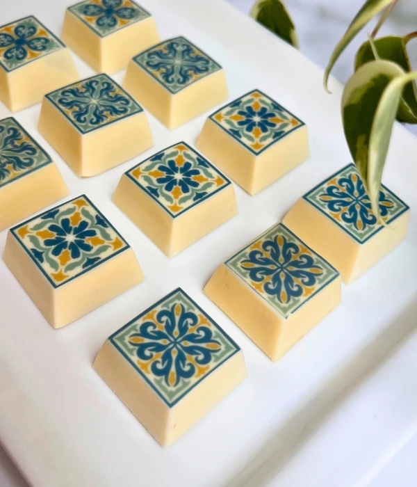 Bombons florais em composição refinada